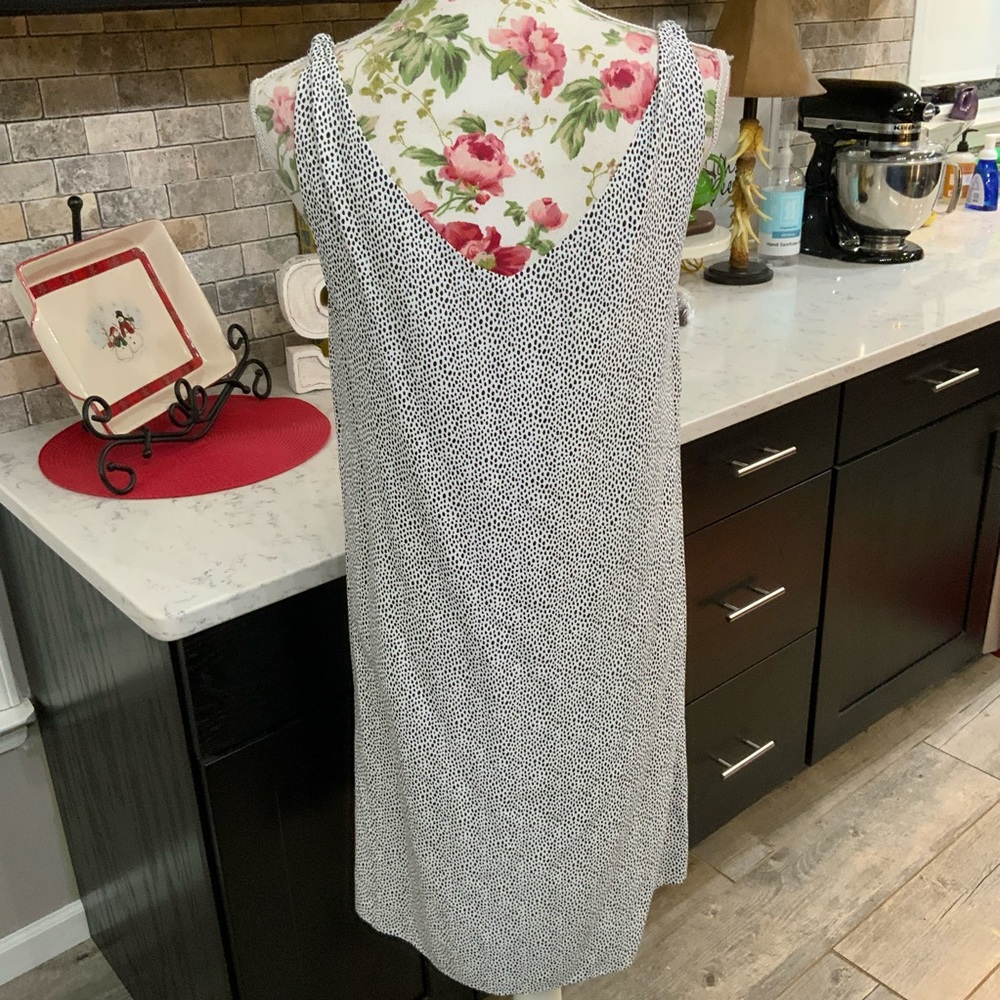 Madison White & Black Animal Dot Sleeveless Shift Dress 
Size Medium 
New - Picture 8 of 8
